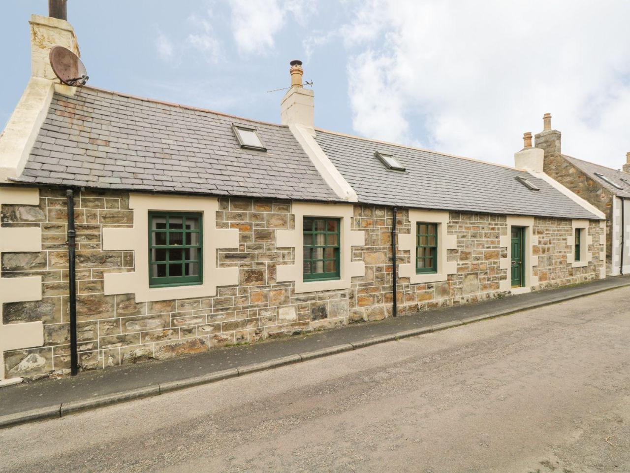 83 Seatown Villa Buckie Bagian luar foto